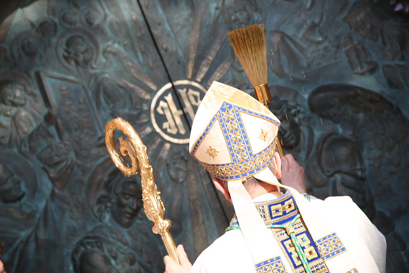 ChurchInPoland's tweet photo. The Polish bishops gathered for the 405th Plenary Assembly of the Polish Bishops' Conference celebrated the Eucharist in Łomża Cathedral on the occasion of the 100th anniversary of the Diocese of Łomża. The Eucharist was concelebrated by the Apostolic Nuncio to Poland. https://t.co/KpxxTceObs