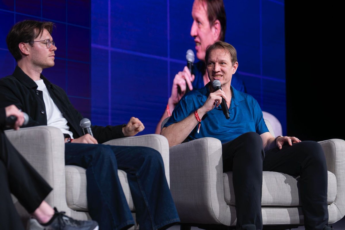 ethconf's tweet photo. Governance now matters as much as technology in institutional infrastructure. Open source alone is not enough, and code neutrality is what reduces dependency risk and builds long-term trust.

@DeclanFox14 of @LineaBuild and @rojotek of @Consensys on the Main Stage at ETHConf. https://t.co/rUtr31zgFy