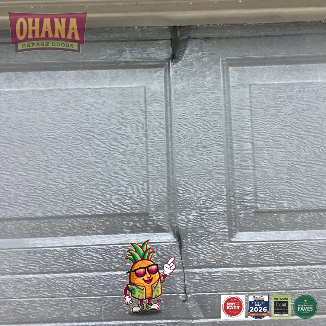GarageOHANA's tweet photo. That crack isn't getting any smaller 😬

Cracked panels weaken your door, invite moisture in, and can lead to bigger repairs later.

Fix it now, save yourself the headache later.

📞 Call 346-307-9552 today. https://t.co/QrpWIeESC2