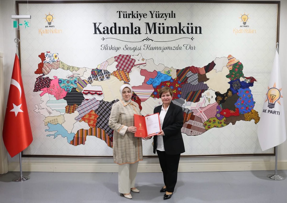 ferihaertorun26's tweet photo. Odunpazarı İlçe Kadın Kolları Başkanlığı görevine getirilen Nezihe Atlas Başkanımıza yeni görevinde üstün başarılar diliyorum.

Görevi devreden Aslıcan Özgür İleli Başkanımıza bugüne kadar teşkilatımıza sunduğu kıymetli katkılar ve gayretleri için teşekkür ediyor, bu görevlendirmenin teşkilatımız ve Odunpazarı’mız için hayırlı olmasını diliyorum.