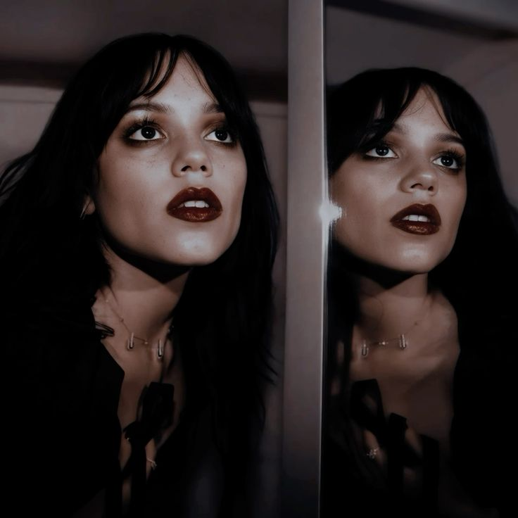 Lollipop_Raven's tweet photo. Cold-Hearted Girl — AU Sweetcc

CC Walker aceita fingir ser a namorada de Cairo durante um final de semana para família dela, sem saber que todos eles são vampiros.
Ou
Cairo Sweet é líder de turma e concorda em ajudar a capitã de futebol a passar em Literatura, mas pede um favor. https://t.co/Uuhy7PSTC4