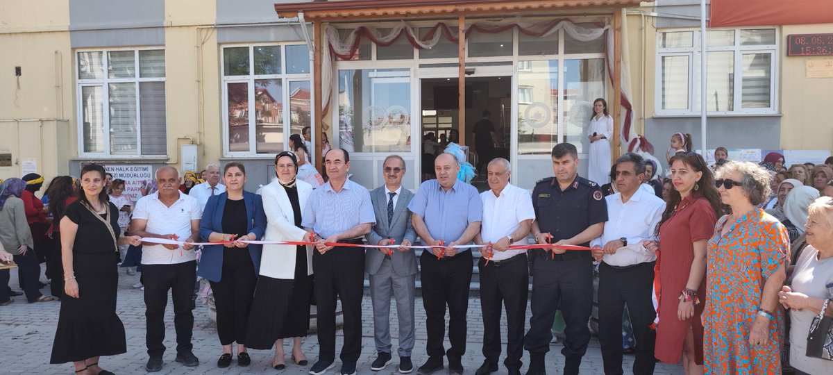 GonenHalk's tweet photo. 2025-2026 eğitim öğretim yılı Hayat Boyu Öğrenme Haftası kapsamında, 8 Haziran Pazartesi günü saat 16.00'da yıl sonu sergimizin açılışını gerçekleştirdik.

#hayatboyuyanınızdayız
#HayatBoyuÖğrenmeHaftası
 
 @tcmeb 
 @mebhbogm 
 @balikesirmem 
 @GonenTV https://t.co/GirvrzUb2f