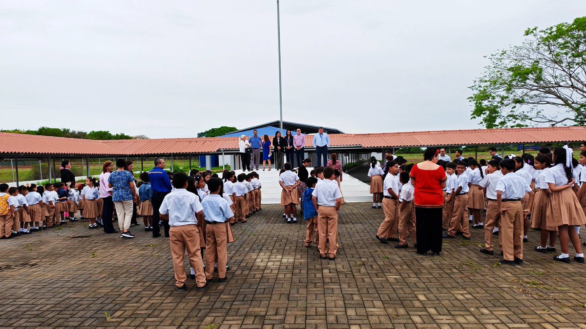 titocorro's tweet photo. Después de 10 años de abandono, se rescató  el Centro Básico General Boca de Parita y esta a disposición de los estudiantes ésta moderna infraestructura @as_salazar @gobdeherrera https://t.co/3q58h7jemI