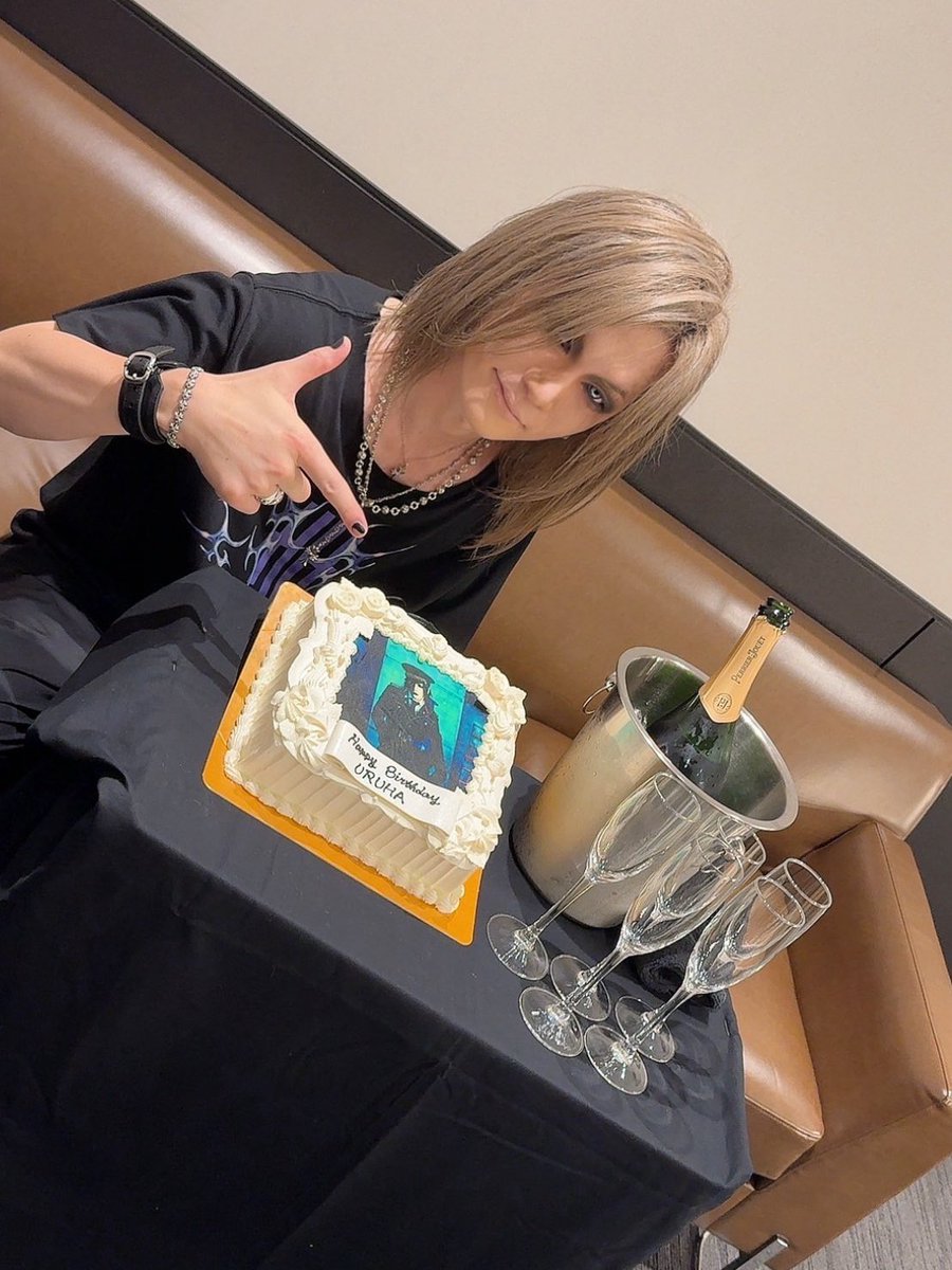 R0201S0118's tweet photo. 🎉🎂Happy Birthday 🎂🎉
麗さんお誕生日おめでとうございます❤
#theGazettE https://t.co/mRdWRiNSqM