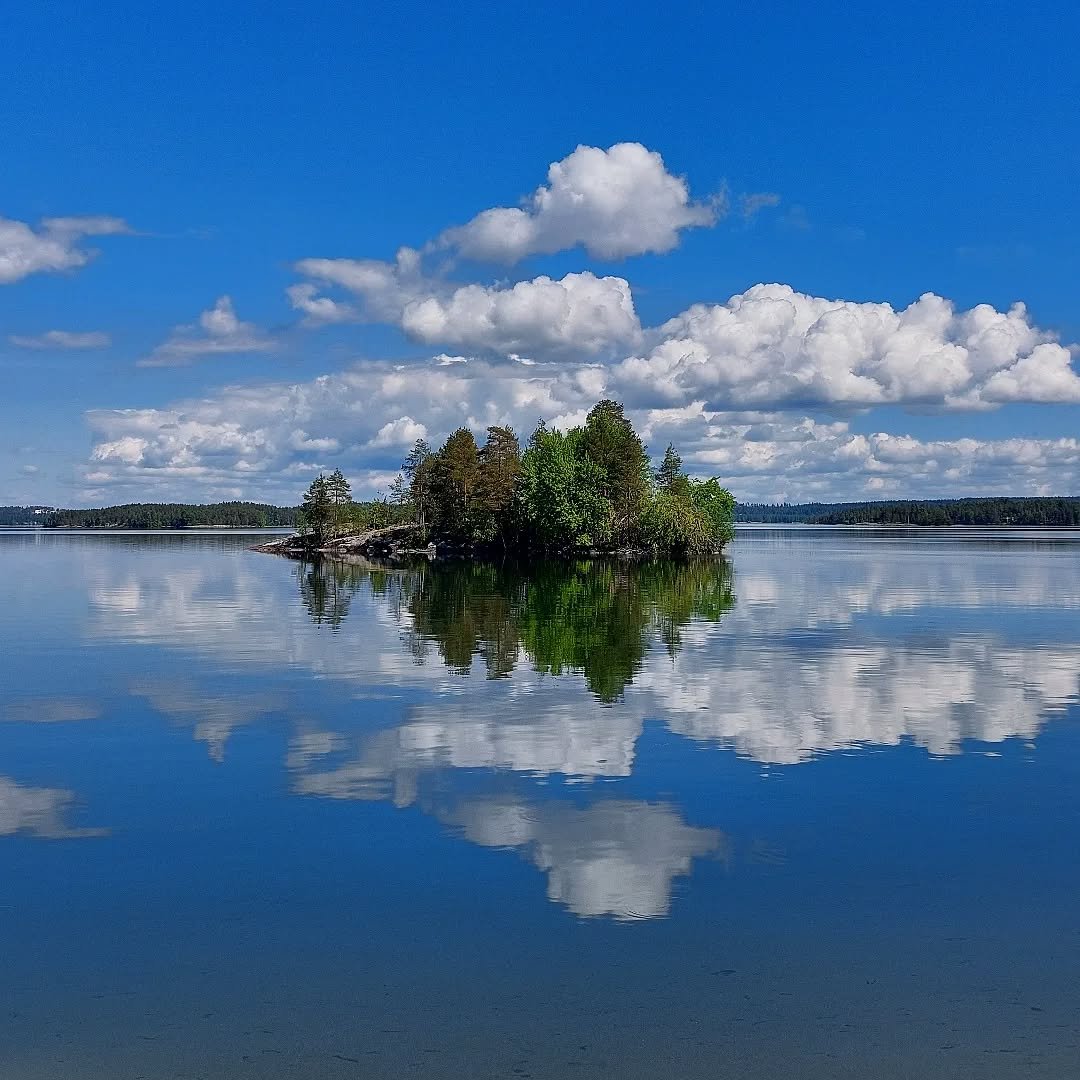 DiscoverFinland's tweet photo. Starting a new week with a Monday evening selection of atmospheric lakeside reflection shots from around Finland. 

Photos shared on IG by pete_tampere, pekka.ahkynen, treenilaura, and herra_rajaseutu:

https://t.co/GRe4yi0Miu https://t.co/aH5yWPRRms