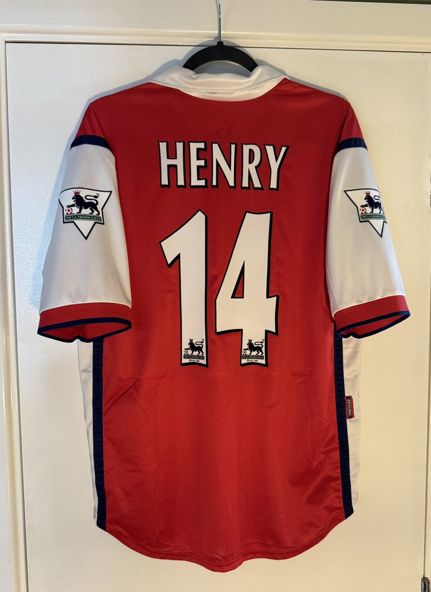 PlugThefootball's tweet photo. 🚨FOR SALE🚨

1999 Arsenal Home Shirt (Debut Henry)

🧼 Condition: Near Mint
📏 Size:  Medium
💷 Price: £150

🌍 Worldwide shipping available

@dawesy2801 @AFCMet https://t.co/L5Ub6X6qkN