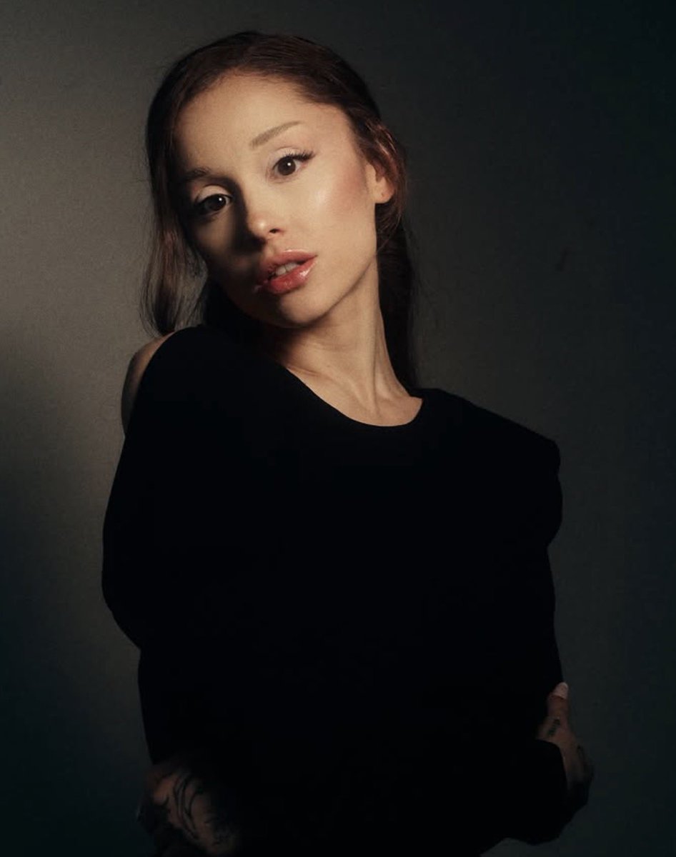 BuzzingPop's tweet photo. Ariana Grande has beaten out all these artists in a tight battle for #1 on the Hot 100: 

• 6ix9ine
• Jack Harlow
• Luke Combs
• Ella Langley https://t.co/zyWu5t1b3q