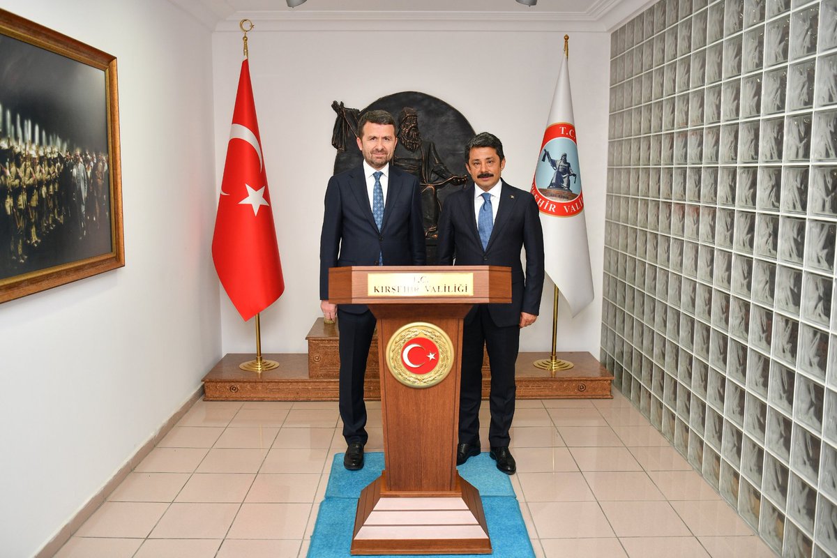 KirsehirValilik's tweet photo. Kırşehir Dijital Medya Çalıştayı'na katılmak üzere şehrimizde bulunan Basın İlan Kurumu Genel Müdürü Abdulkadir Çay,  İstanbul Üniversitesi İletişim Fakültesi Öğr. Üyesi Doç. Dr. Turgay Yerlikaya ile birlikte Valimiz @DemiryurekSefa'ya ziyarette bulundular.

@basinilankurumu https://t.co/unWbTtECdN