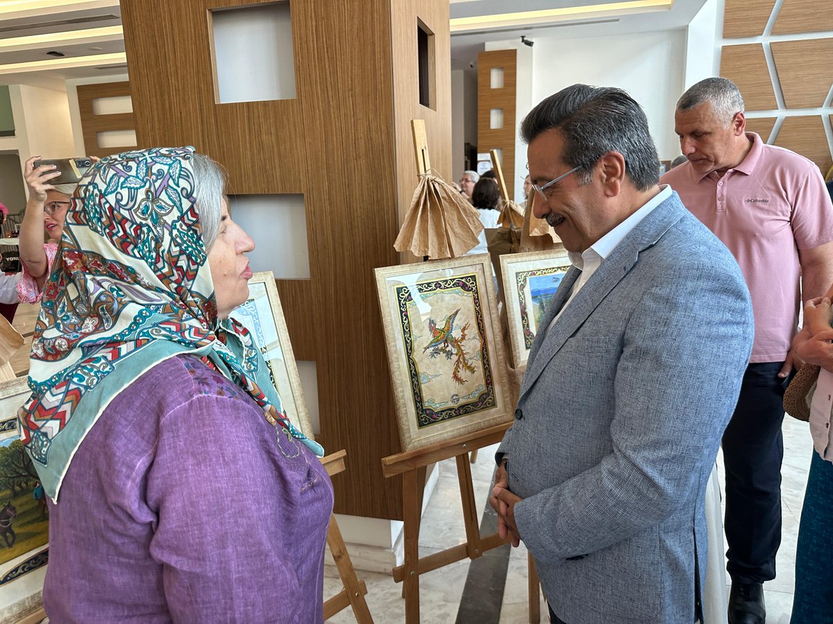TC_Burhaniye's tweet photo. Kaymakamımız Cumali ATİLLA Şehit İlyas Arslan Halk Eğitim Merkezinin hazırlamış olduğu geleneksel sanatlarımızdan Minyatür Sanatı Sergisi açılışına katıldı.

Kaybolmaya yüz tutan bu sanatın nadide eserlerini inceleyen Kaymakamımız , emeği geçen kursiyerleri tebrik etti. https://t.co/GOYmdthV7l