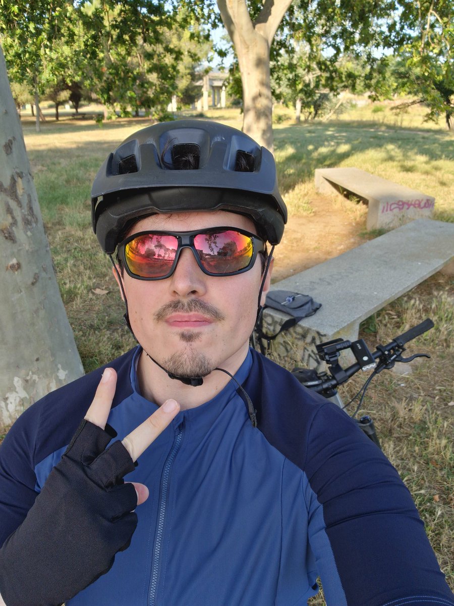 MomonKun_'s tweet photo. Voy a intentar hacer directo IRL de ruta en bici express y hablamos un poco sobre la vuelta al rol con Volkov, directos y demás jeje
Os espero ya mismo en el rincón otakil https://t.co/ws44yEdhSL