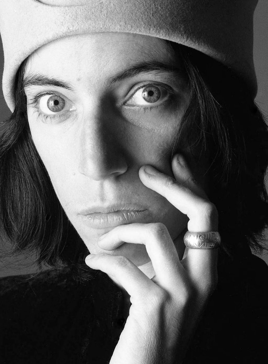 sylvie_longeron's tweet photo. Patti Smith, 1973
Photograph by Oliviero Toscani https://t.co/9DNbFwrxpF