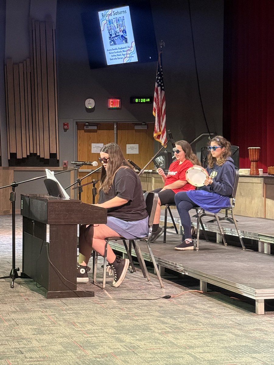 AP_CHS_'s tweet photo. The Mindfulness in Music class recently hosted their Building the Band showcase, led by teacher Nicole White. We are incredibly proud of our students for their hard work, creativity, and outstanding performances! @ConnetquotCSD @CHSPrincipal_ https://t.co/2vidfZGy0l