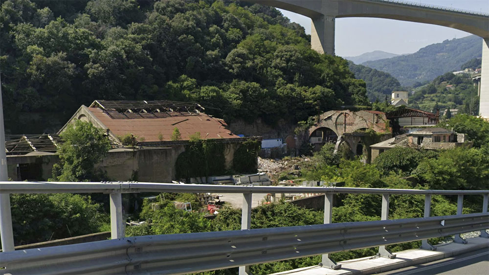 GenovaQuotidian's tweet photo. Genova rimette in gioco 32 aree abbandonate: da fabbriche e magazzini nuove occasioni per lavoro, servizi e investimenti. L'elenco delle aree https://t.co/A5tfYf91wV https://t.co/Z2U1jkIGPo