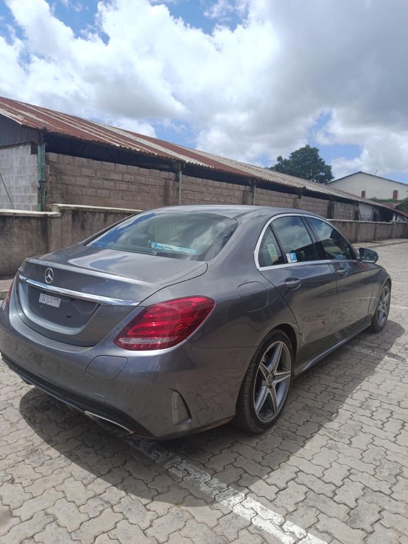 FelixStarSeed's tweet photo. Power275 BHP
Max. torque600 Nm at 5.000 rpm
Engine capacity1.991 cc
Cylinders4
Fuel typeHybrid / Electric
Consumption combined117.7 mpg
CO2 emission52 g/km
CO2 labelA.  #0988054309 https://t.co/zTznNGtkOn