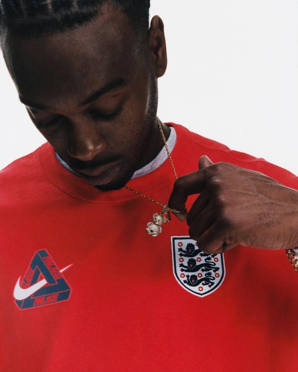 NoteSphere's tweet photo. PALACE x Nike couldn’t miss if they tried. https://t.co/7sz4JGNCho