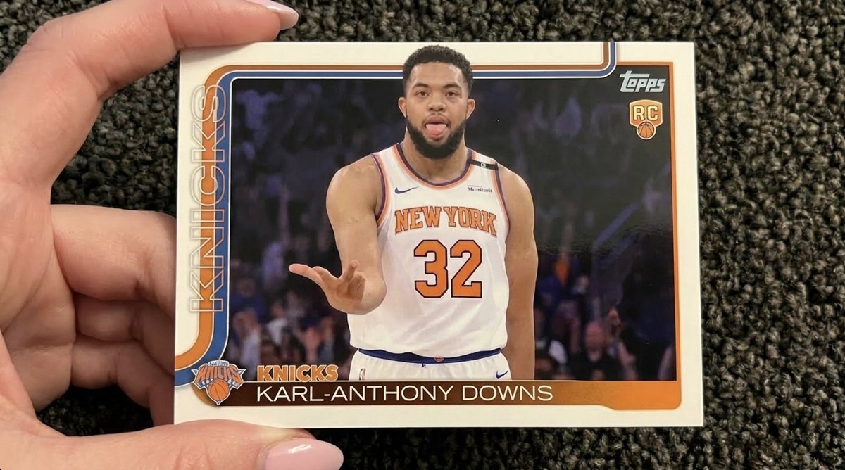 picotop's tweet photo. what the fuck is this @Topps https://t.co/6AI7A5E9xM