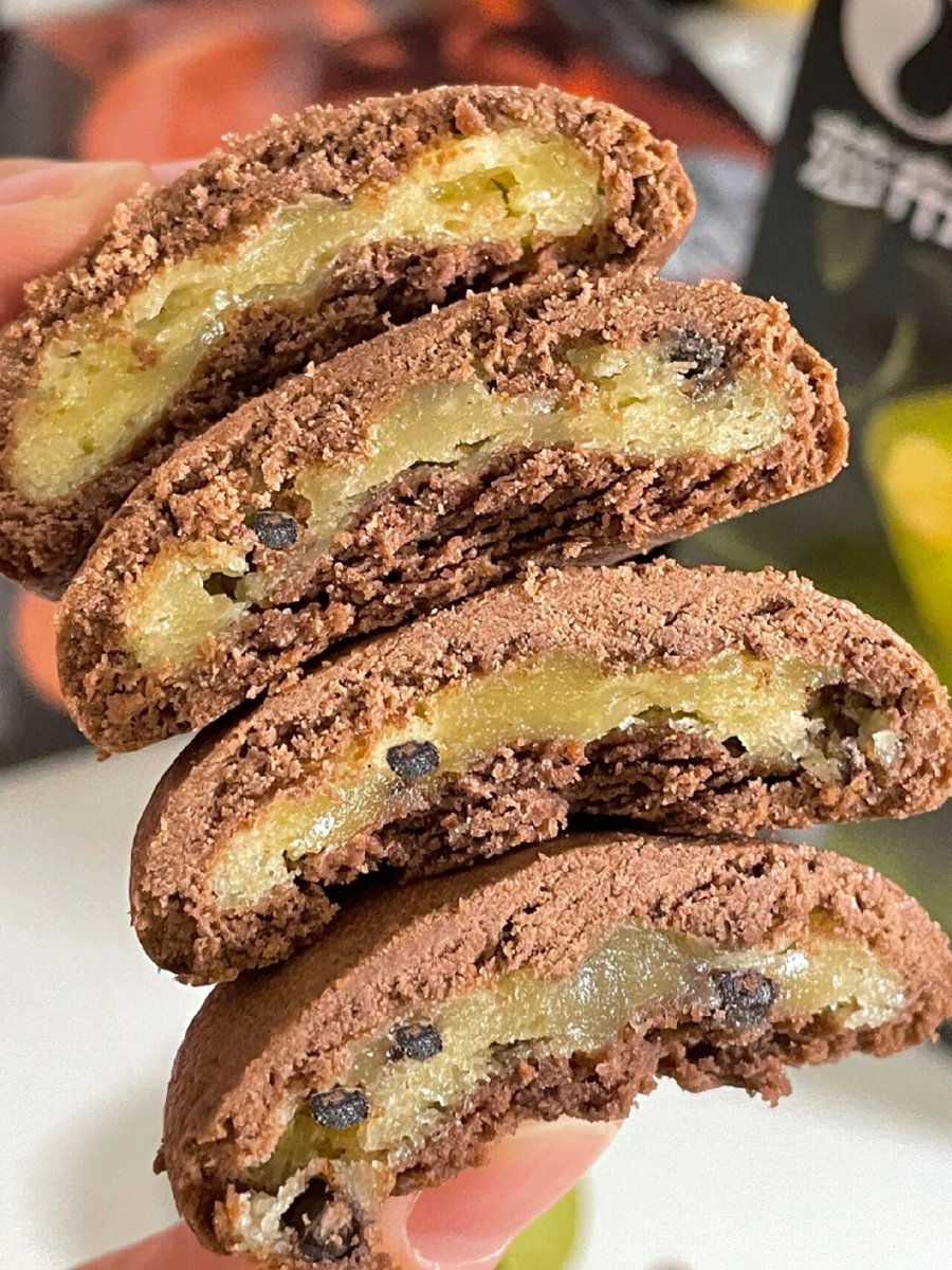 emits2005's tweet photo. Spent this afternoon baking chocolate chip cookies for my neighbors! Nothing beats sharing sweet treats with the people next door https://t.co/nZHG3pa6pX