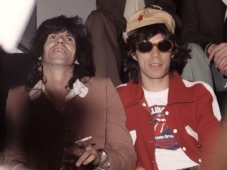 fred79977's tweet photo. This moment was captured by photographer Jörgen Angel in October 1973 while the group was attending a press conference and press event in Copenhagen, Denmark. They were promoting their latest studio album, Goats Head Soup.
#RollingStones https://t.co/JQfh2uaKvp