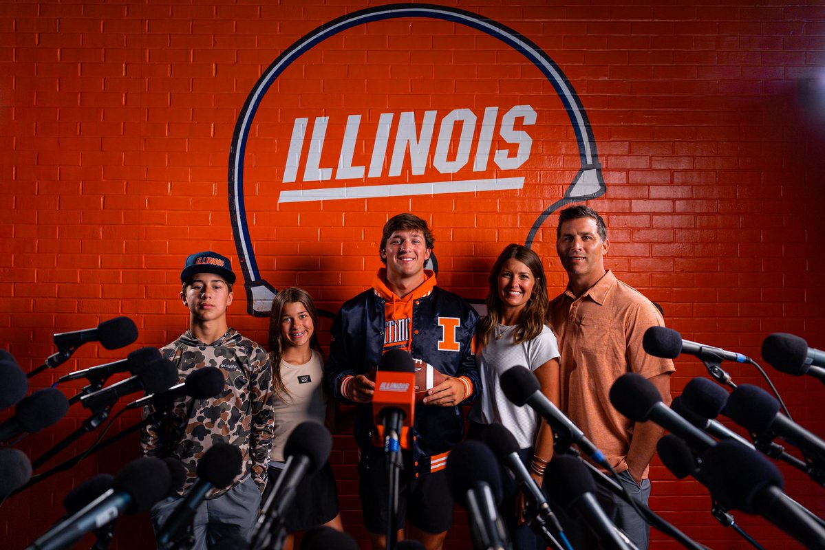 sladen_shack's tweet photo. What a weekend, couldn’t thank @IlliniFootball enough! 
#AGTG https://t.co/ghM3SCLQwG