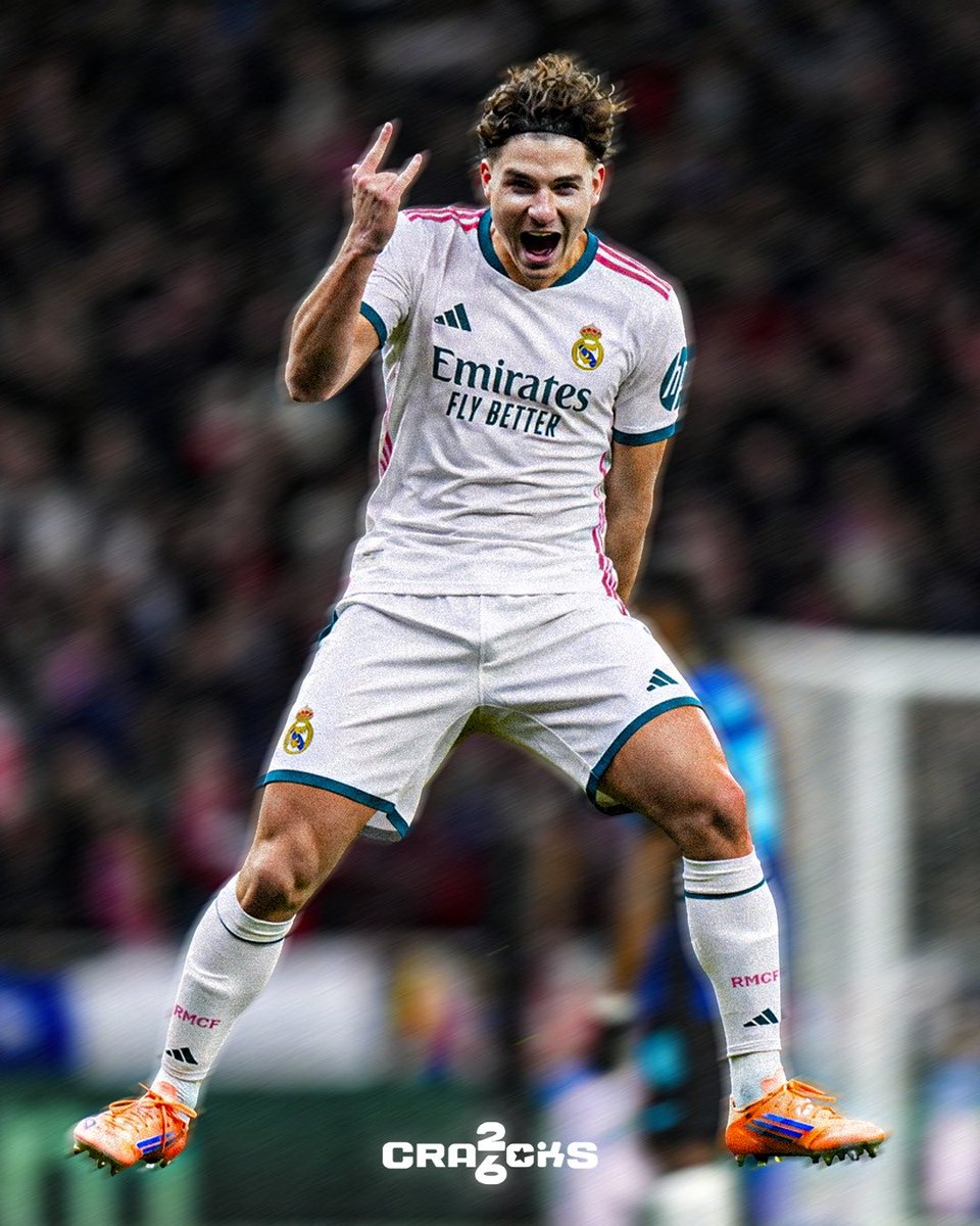 JitssukeM's tweet photo. REAL MADRID ROMPIO EL CHANCHITO

El presidente merengue se le habrían caído los ahorros de los últimos meses luego de tropezar en su casa.
Supuestamente el dinero era para llevar a Marcos Abreliano luego de ver el tiro libre ante Chicago https://t.co/db18IW2vtO