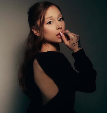 AboutMusicYT's tweet photo. hate that i made you love me by Ariana Grande debuts at #1 on Billboard Hot 100. It becomes her 10th #1 on the chart. https://t.co/nHdUhYibb2