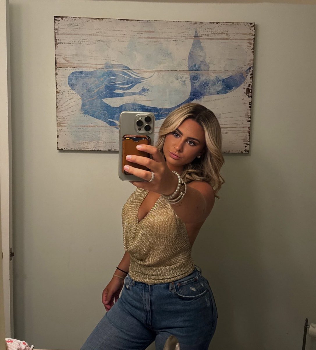 CL02478's tweet photo. Happy Monday ♥️ #monday #love #woman #blonde #ass https://t.co/ZUDltO0ORD