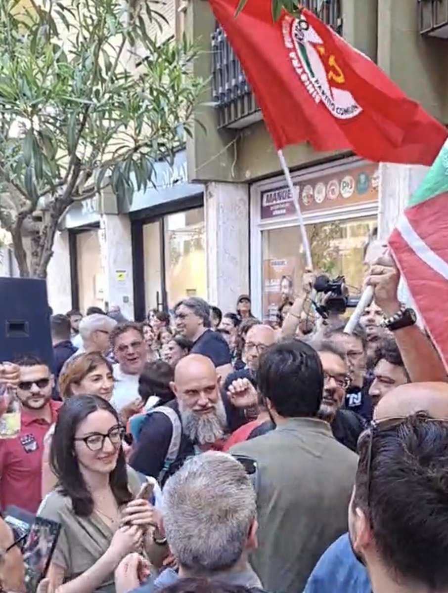 NandoDepalo's tweet photo. Manuel ha vinto perché ha saputo riaccendere entusiasmo, partecipazione e speranza nelle strade di Molfetta. È una vittoria collettiva e di chi ha scelto di impegnarsi insieme per una città migliore.
Adelante Manuel! #inSIeme https://t.co/cCsTIwjnA1 https://t.co/gvLQiBlge8