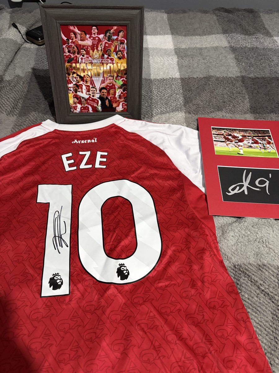 LeonLog25's tweet photo. Thanks @stuafc71 my boy is really happy with this. Brilliant service 👍 https://t.co/V4Gz5xOGuB