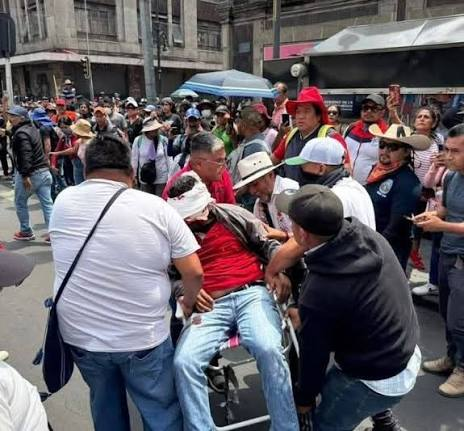 donppt13's tweet photo. #CNTE a tres días del inicio del #Mundialdefútbol tenemos la amenaza de boicot por los pinches porros que se hacen llamar maestros.
                           TODOS ENTENDERÍAMOS, YA NECESITAN
                               UNA PATADA EN EL CULO Y A CHASM https://t.co/ZZXXfDZpsh