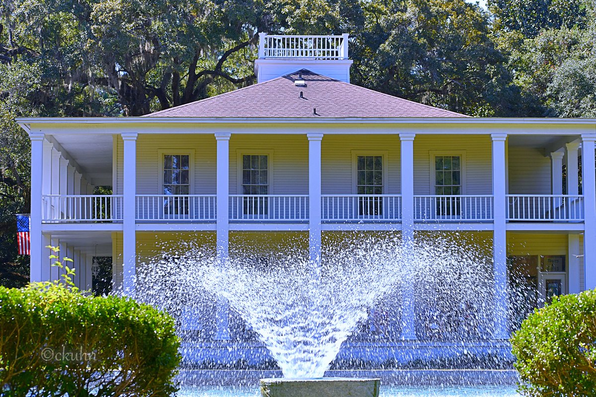 catjkuhn's tweet photo. Historic #WesleyHouse at #EdenGardenSP (FL). #AlphabetChallenge #WeekWforWater #WaterFountain https://t.co/a4TEJhHTQn