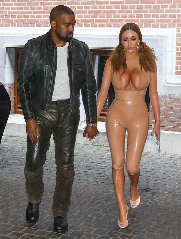 yzyupdates's tweet photo. Ye and his wife Bianca Censori celebrating his birthday while leaving the Mandarin Hotel in Amsterdam today 🇳🇱 https://t.co/XukQGO4xBp