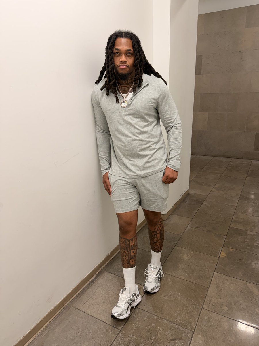 DaReal100unnitz's tweet photo. Mr.SlickTalker🩶 https://t.co/aQAXnzbqnk