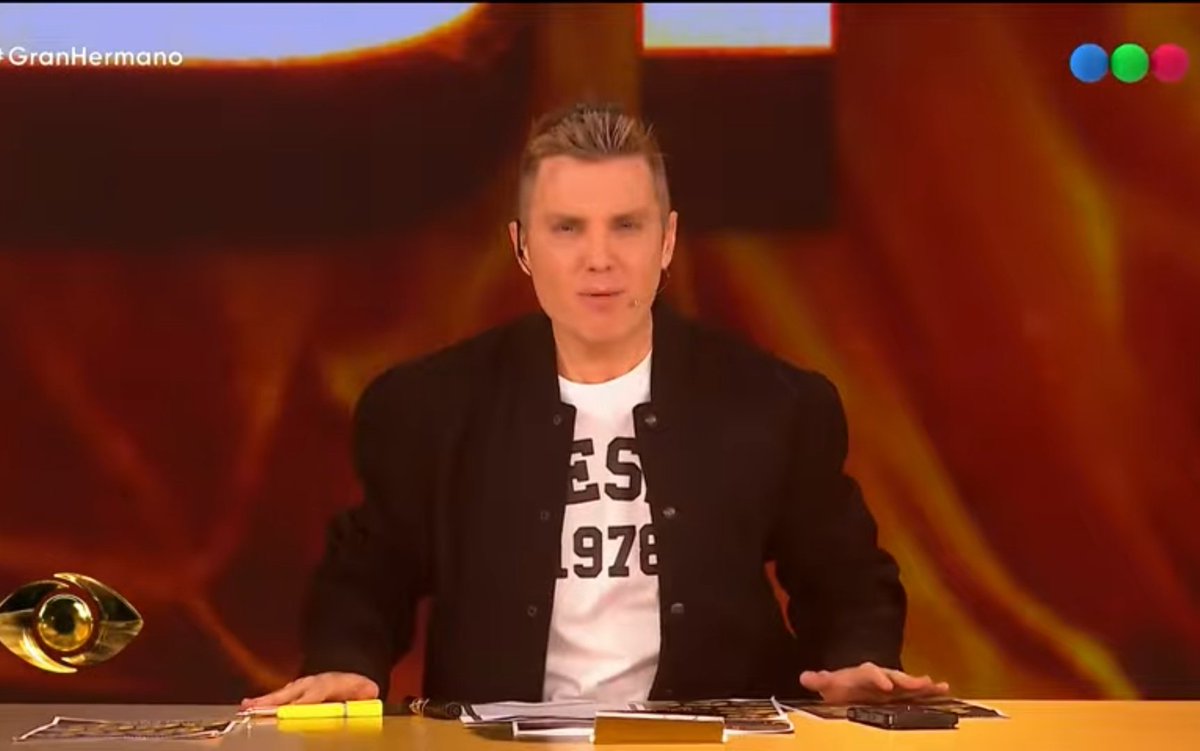 LAPRIM0NETA's tweet photo. 🚨 LE ENTRARON T0DAS LAS BALAS

- DESPUÉS DE 4 AÑOS DE #GRANHERMANO TODO EL PAÍS PUEDE CONFIRMAR QUE CUANDO LE ENTRAN LAS BALAS A @SANTIAGODELMORO QUIERE DECIR QUE ES 100% REAL 

- COMPLETAMENTE EXPUESTO EL NEGOCIADO DE @telefe , DEL BOCA Y MANUEL

#granhermano https://t.co/R9mM5VFoYa