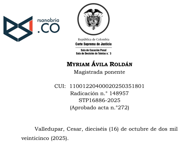 Ronaldsanabria1's tweet photo. LA INCAPACIDAD MÉDICA DE LOS JUECES CONSTITUYE FUERZA MAYOR Y SUSPENDE EL CONTEO PARA LA LIBERTAD POR VENCIMIENTO DE TÉRMINOS
STP16886-2025

Consulte el análisis: https://t.co/1HqfTECSVu

La Corte Suprema estudió un caso en el que dos personas pedían quedar en libertad porque, según su defensa, ya habían pasado más de 500 días desde la acusación sin que existiera sentencia. En Colombia, cuando ese plazo se supera, la ley permite solicitar la libertad por vencimiento de términos.

Sin embargo, el punto clave del caso estuvo en determinar si todo el tiempo transcurrido debía contarse o si existían periodos que legalmente podían excluirse. La Corte concluyó que sí había lapsos que no podían sumarse al conteo, especialmente el tiempo en que la jueza encargada del proceso estuvo incapacitada y posteriormente falleció.

¿Por qué esto fue tan importante? Porque la defensa sostenía que ese retraso hacía parte de la mora judicial y que, por tanto, debía beneficiar a los procesados. Pero la Corte explicó que no toda demora significa que el Estado esté actuando negligentemente. Hay situaciones extraordinarias e imprevisibles que paralizan un proceso y que la ley considera casos de fuerza mayor.

En este caso, la jueza del proceso estuvo incapacitada médicamente desde julio de 2024 y después falleció. Eso obligó a realizar trámites administrativos para nombrar un nuevo juez. Durante ese tiempo el proceso prácticamente no podía avanzar de manera normal. Por esa razón, la Corte entendió que esos días no podían contabilizarse dentro del plazo de los 500 días.

Esa decisión tuvo un efecto directo en el resultado del caso. Si se contaban todos los días, los procesados podían recuperar la libertad. Pero al descontar el tiempo correspondiente a la incapacidad y fallecimiento de la jueza, el término final quedó en 476 días, es decir, por debajo del límite legal. Por eso la libertad por vencimiento de términos fue revocada.

La enseñanza principal de esta decisión es sencilla: la Corte Suprema dijo que la incapacidad médica y el fallecimiento de un juez pueden suspender el conteo para la libertad por vencimiento de términos, porque se trata de hechos extraordinarios que no dependen de la voluntad de la administración de justicia.