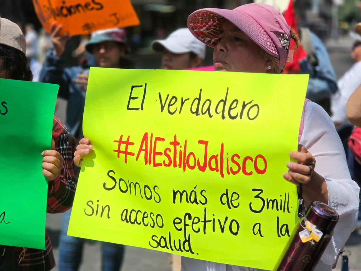 Zharl10Navez's tweet photo. #JalisciensesExigenSolución a demandas populares en el estado https://t.co/josoY2lBDu