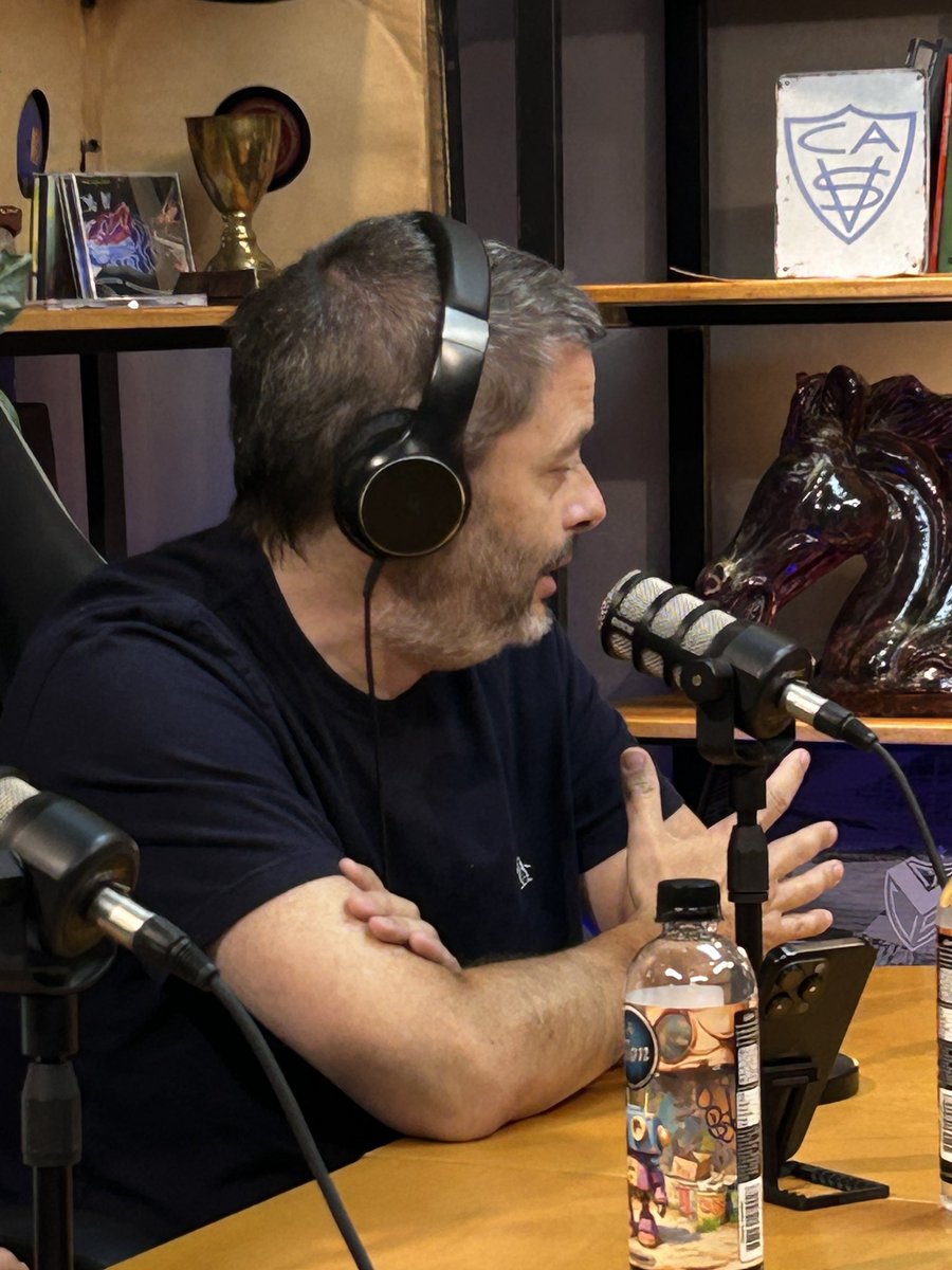 BienFortineros's tweet photo. 🗣️ Carlos Triaca en @BienFortineros.

🔥 “Presentamos los avales pertinentes hace un mes”.

🔥 “Hay una discusión con #Velez porque quieren los avales refrendados y nosotros sostenemos que no es así porque el estatuto no lo dictamina”.

¡PRENDETE!👇🏻
https://t.co/ZQS6mO7abY https://t.co/cNmGgW6Knr