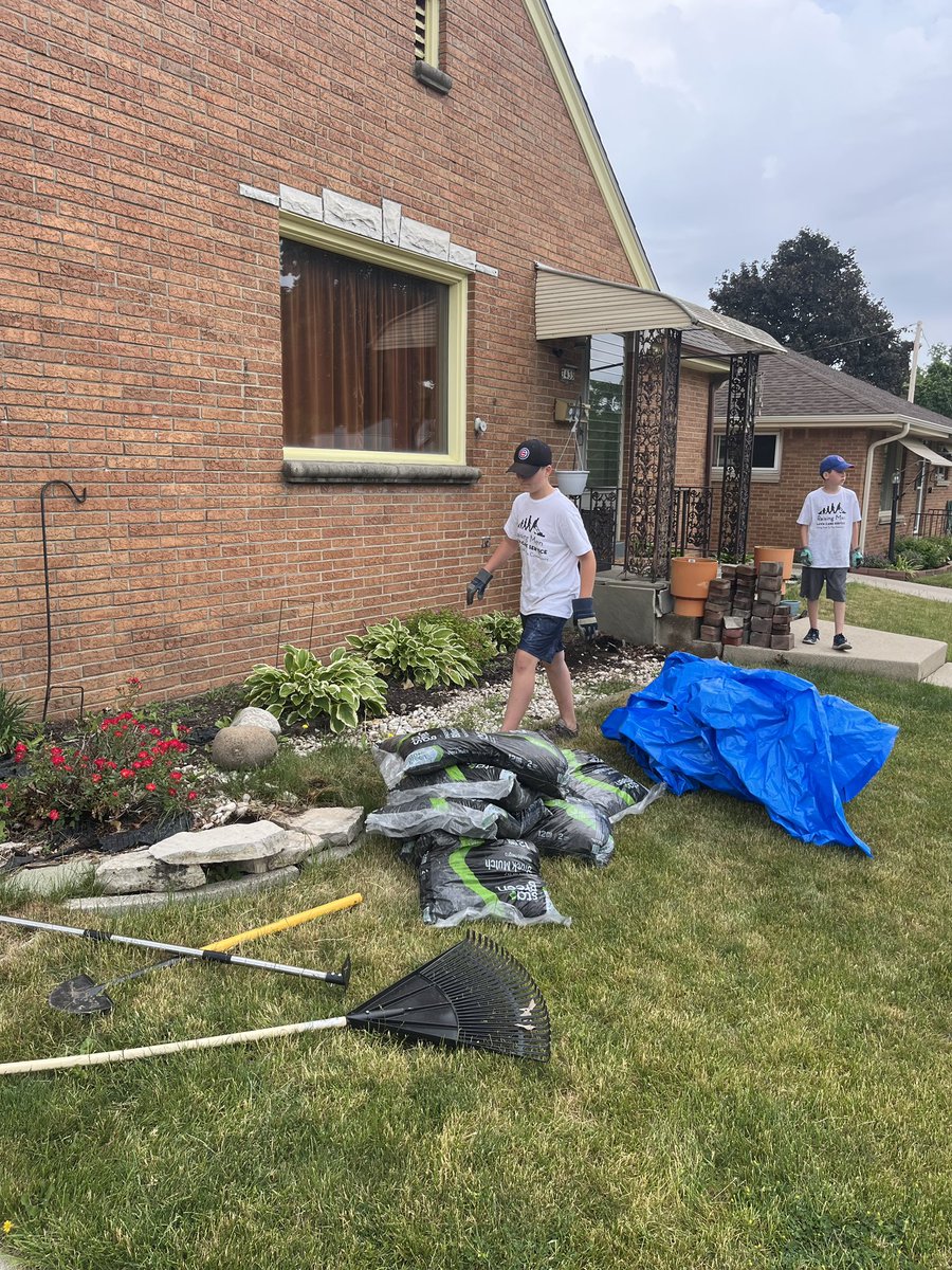 iamrodneysmith's tweet photo. Levi &amp; Isaiah of Milwaukee, WI who are taking part in our 50-yard challenge got their hands dirty recently . Nice work . https://t.co/RHmMSUU0vM