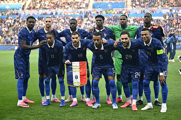 EPLworld's tweet photo. 🔔🔔

المنتخبات الأكثر اعتمادًا على لاعبين من أصول إفريقية في كأس العالم 2026:

🇫🇷 فرنسا 21 (من أصل 26)
🏴󠁧󠁢󠁥󠁮󠁧󠁿 إنجلترا 15
🇳🇱 هولندا 14
🇨🇭 سويسرا 11
🇧🇪 بلجيكا 9
🇩🇪 المانيا 9 https://t.co/SpzGWgJXiv