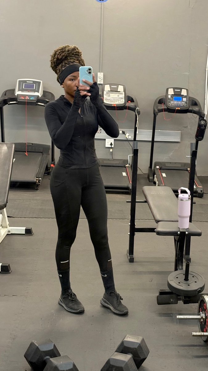 OtherShirley's tweet photo. Been in the gym lately, life been good 😊 https://t.co/Ak0XX84zSB