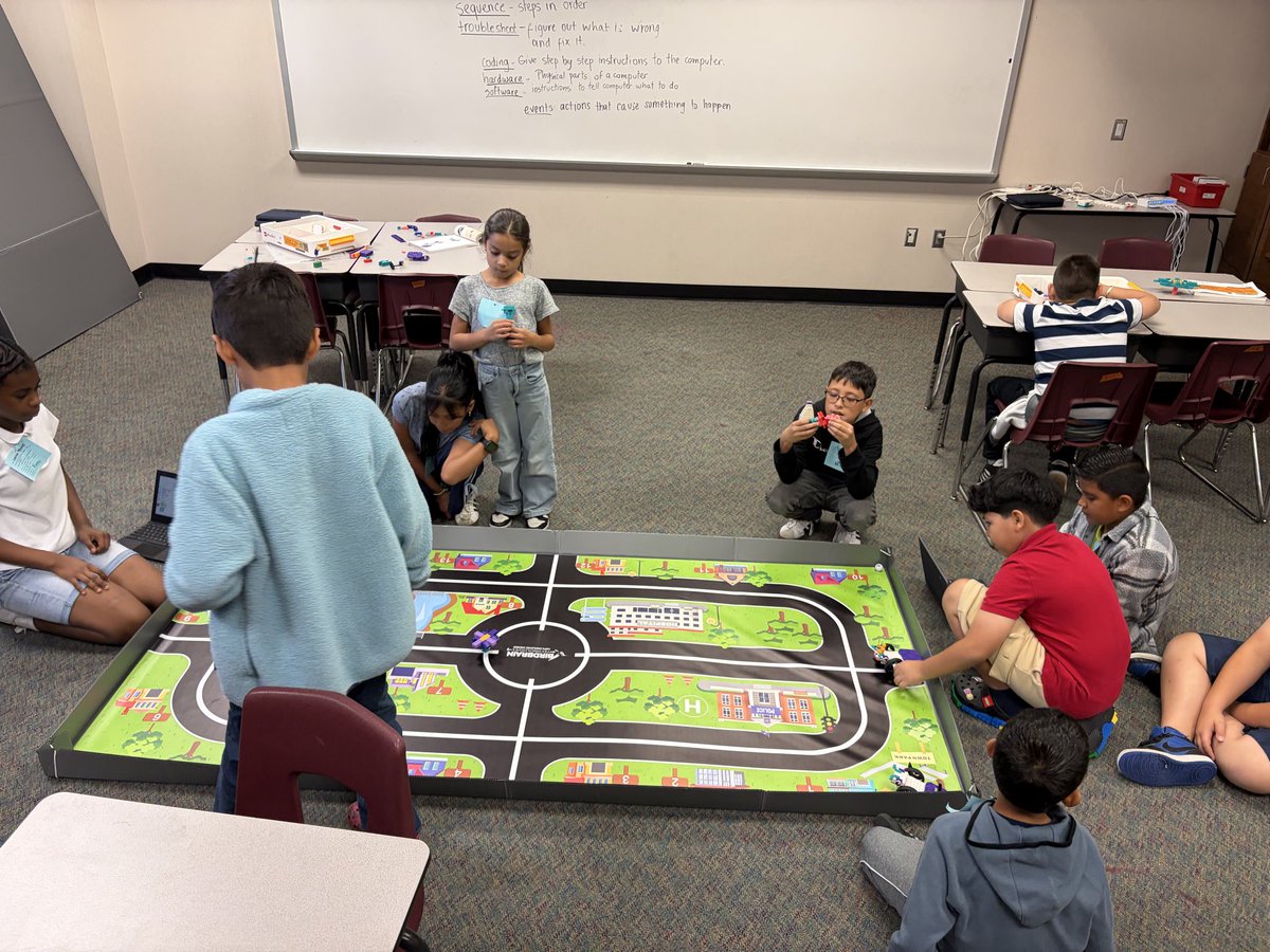 MrsGomez_Teach's tweet photo. Day 3 continues with Finch robots and more LEGO exploration! #LEGOSummerCamp #AliefEducationFoundation @AliefISD @aliefstem https://t.co/IcH4KAXbsk