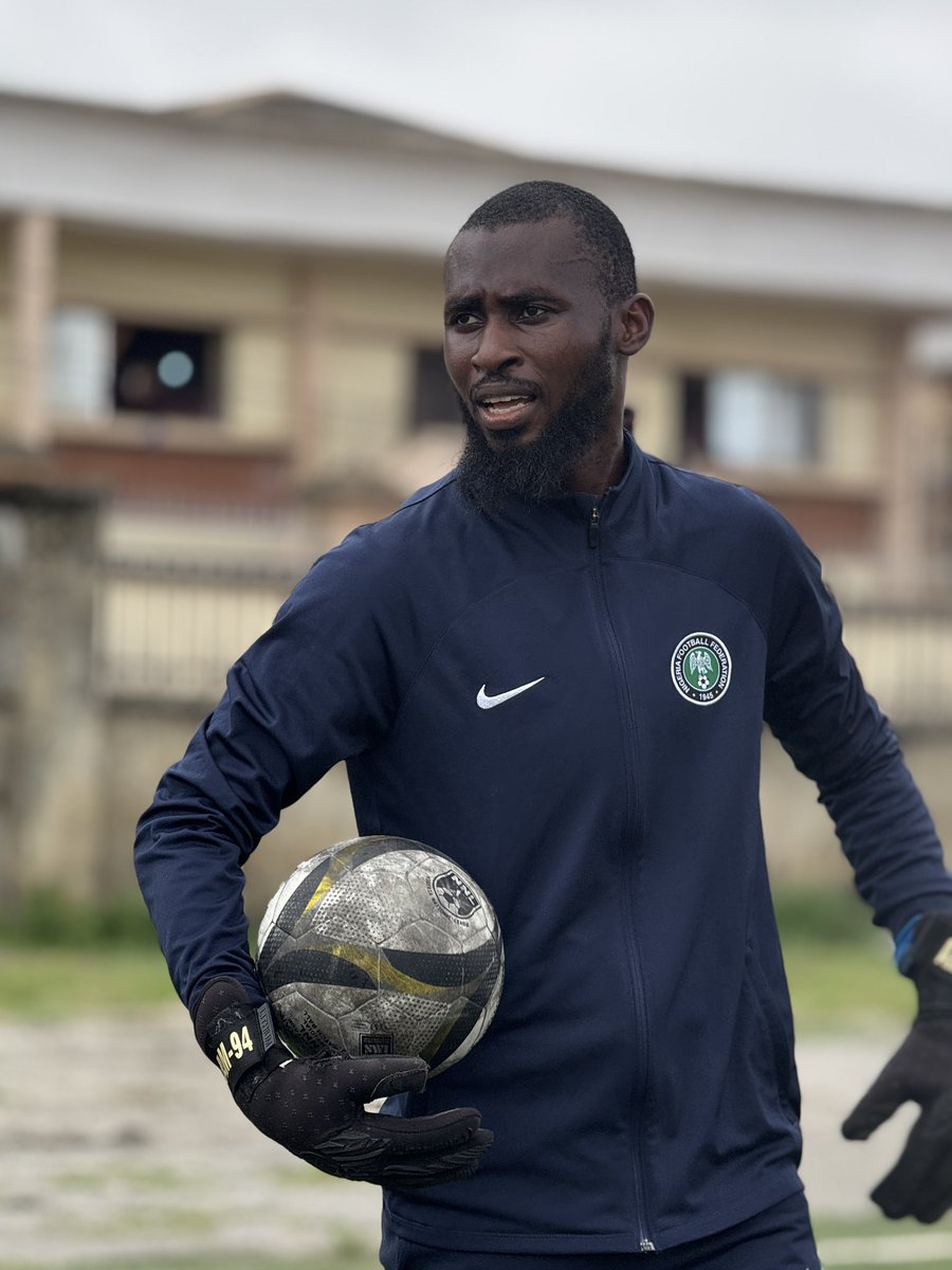 geekmaros's tweet photo. Someone said I look like a super Eagles goalkeeper coach https://t.co/3T9HGutUfG