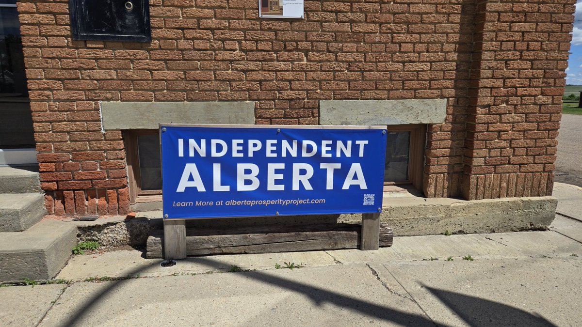 JasonLavigneAB's tweet photo. The family and I are currently enjoying a Freedom Burger in Big Valley Alberta. Love the sign that welcomed us to town. https://t.co/NDz2GKxZAr