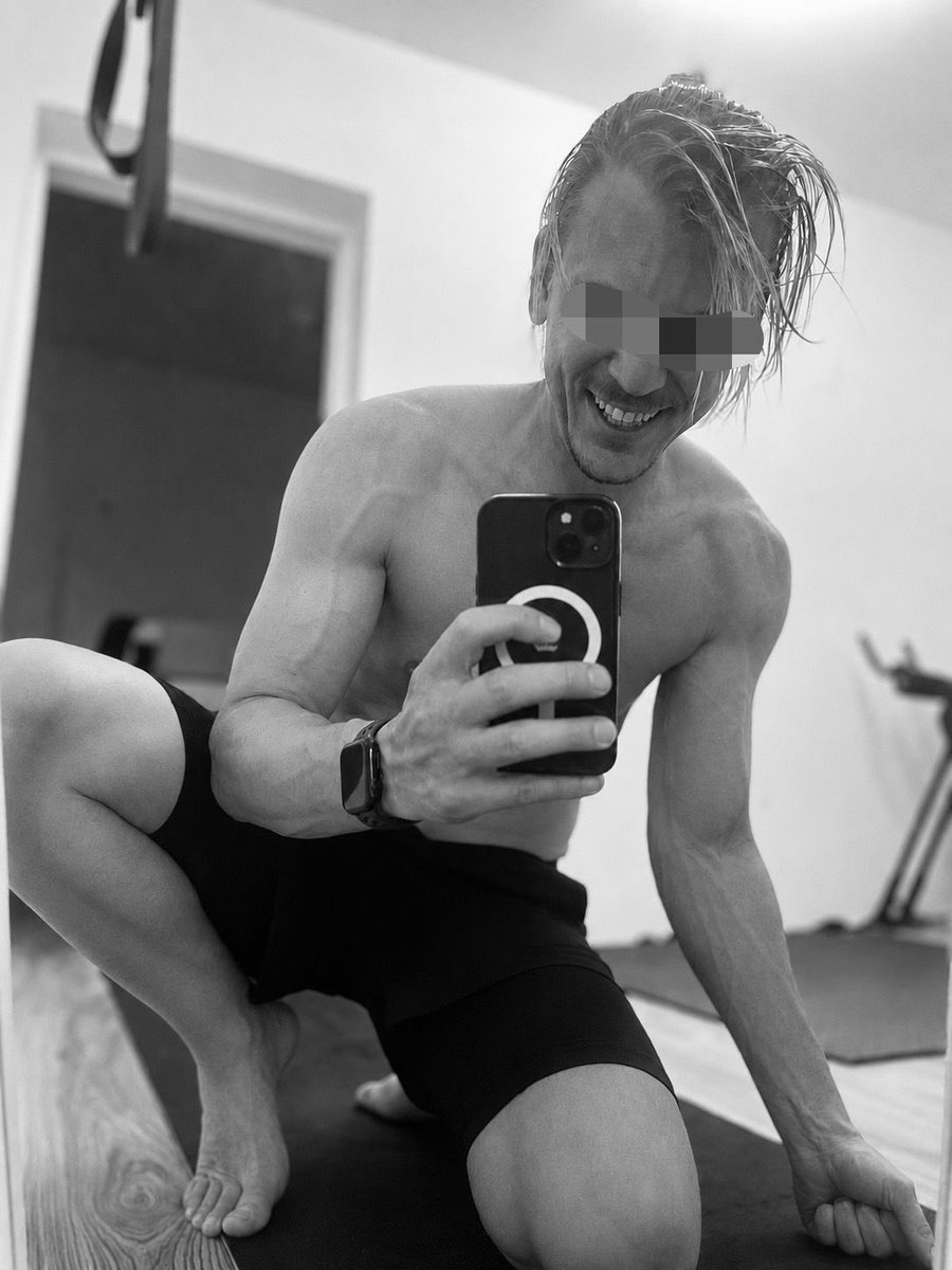 ichschaunur90's tweet photo. ✅ Training für heute erledigt! 💪
Ab in die Dusche und den Abend genießen 🔥
Wer hat heute auch schon seine Einheit durchgezogen?
#Fitness #Gym #TrainingDone #NoExcuses #FitFam #MuskelkaterIncoming #AfterWorkout #DuscheZeit https://t.co/Djq2qzodRu