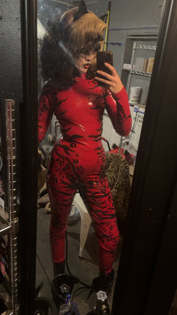 MXSSBXTTY's tweet photo. Intro 🖤
Miss Bettie 
22 Afab 
She/They/He 
6’1 without the heels… 
Findom 
Not New here~ 
Repost for Repost  X like for like 
#gothgirls #gothchick #tallgirls #freaky #latex #heels #androgyny #fetish #queer https://t.co/GlmHMnYeRH