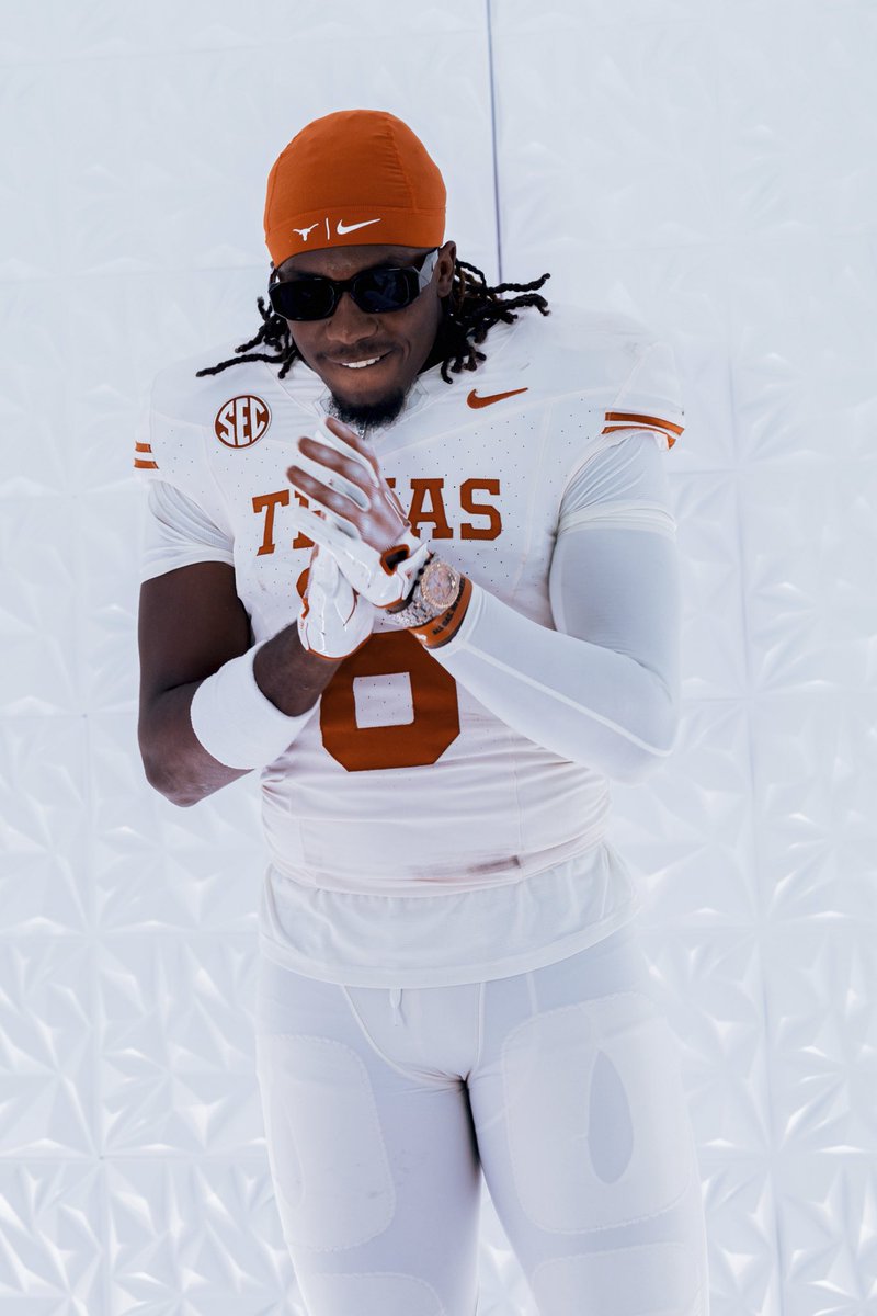 CamHall267605's tweet photo. Big thanks to @TexasFootball for hosting the OV! I appreciate everything they’ve done to me and my family. A moment never forgotten. HOOKEM🤘🏾
@CoachSark @CoachLCTrenches @CoachK_Baker @CoachJeffBanks @CJVogel_OTF @MikeRoach247 @247Sports @SummitFB @dctf @RivalsHS @InsideTexas https://t.co/2EelmPSVF2