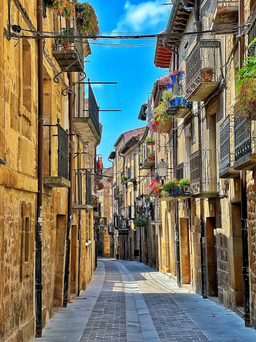 MikelVinnaspre's tweet photo. Cuanto más viajo más me gusta mi pueblo. https://t.co/ng6qG2ImGe
