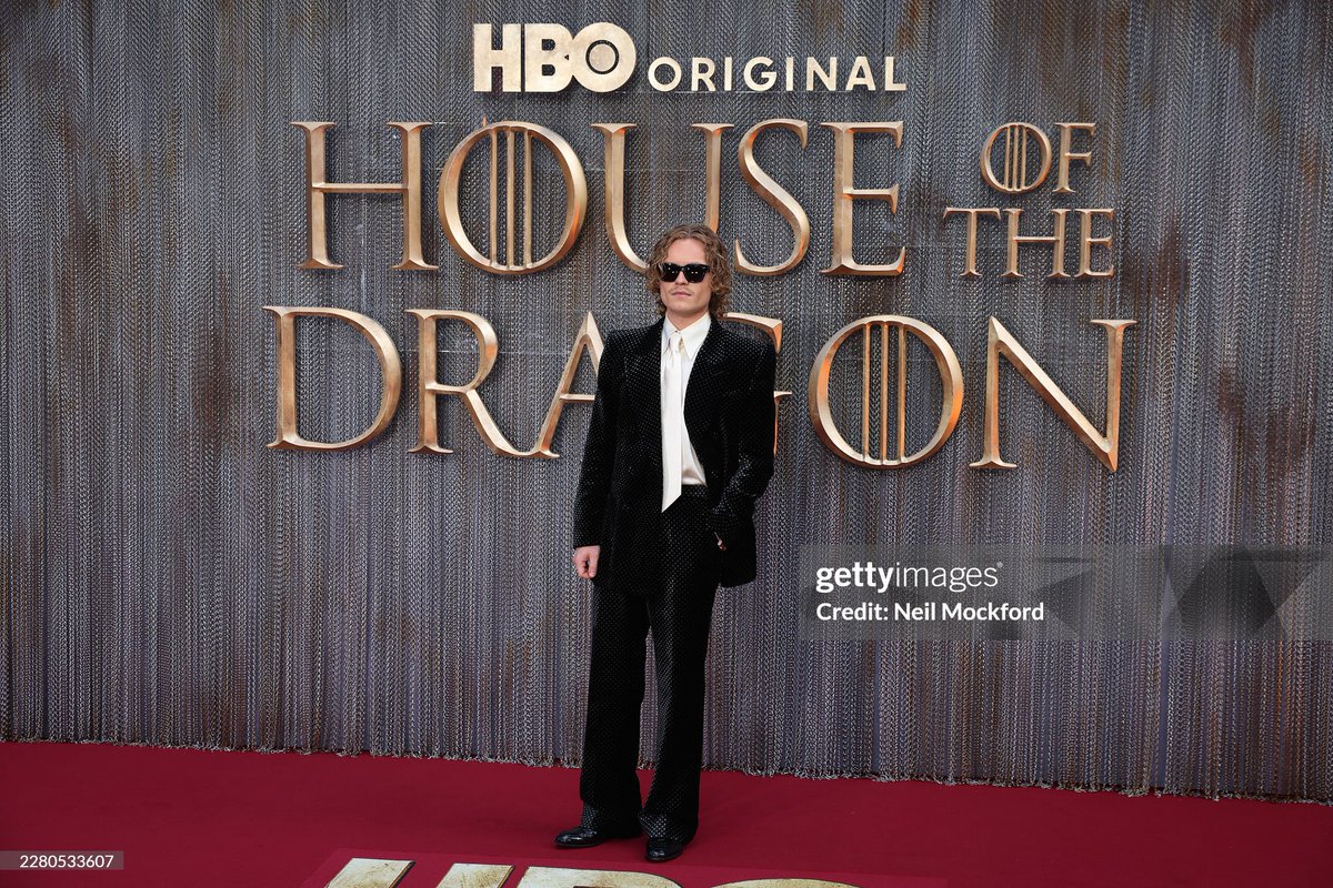 TGCBrasil's tweet photo. Tom glynn-carney hoje na premiere da terceira temporada de HOTD 🖤🔥 https://t.co/qZZBNpVUAF