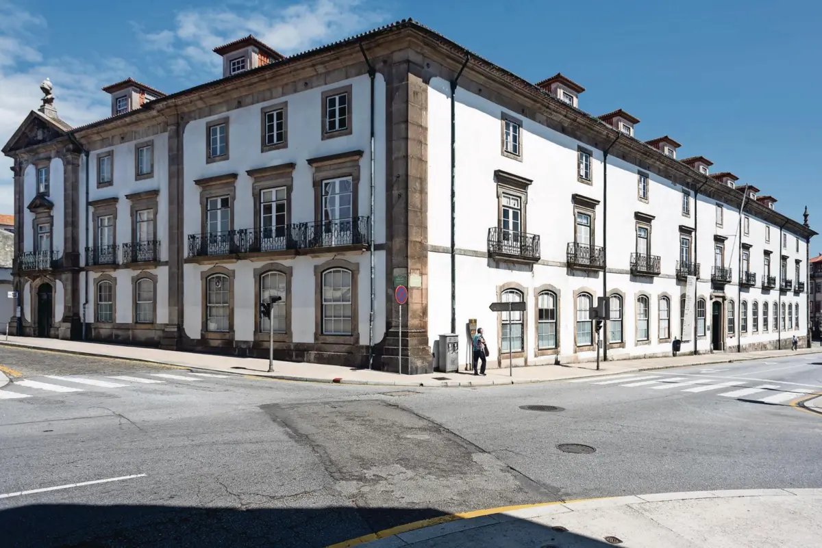 goncalo_nspinto's tweet photo. O antes e depois da Biblioteca Municipal do Porto, que vai ser completamente desfigurada por Souto Moura

Mas continuemos a endeusar estes artistas https://t.co/JXabdLMOIu