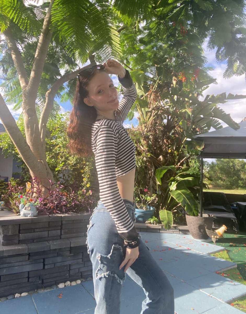 thestonerbrat's tweet photo. Every step I take costs someone money☀️

Findom Femdom https://t.co/v9eYaze6iH