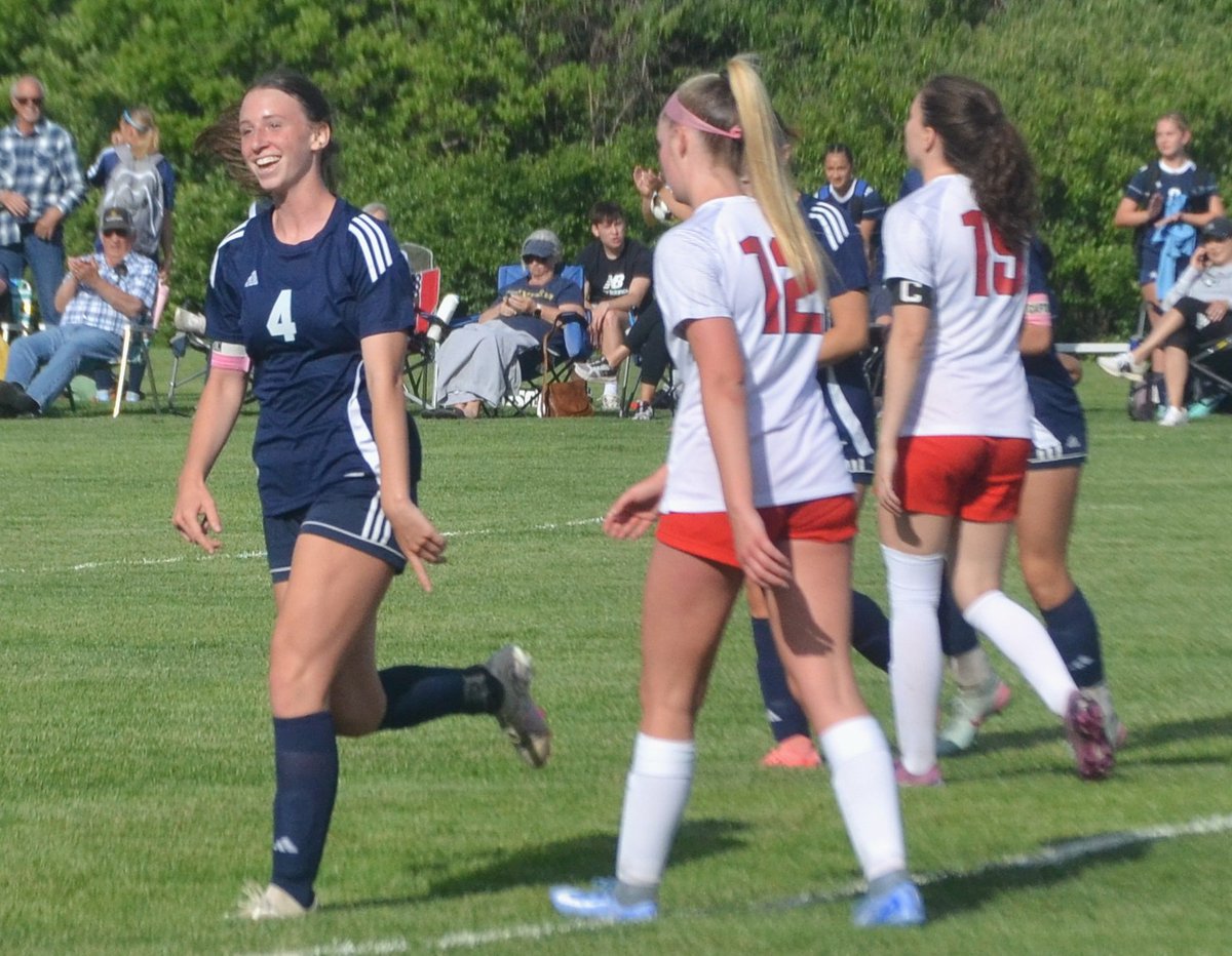 peterson_rick's tweet photo. Undefeated state champ @haydensoccer_ dominates All-Centennial League team. @carsynbrox player of the year, @EmmaSlyter2029 top newcomer, Klaus Kreutzer coach of the year. @RuralSoccer @THSsoccer16 ...
https://t.co/K3GrzrzPPQ https://t.co/fV67FkwvQp